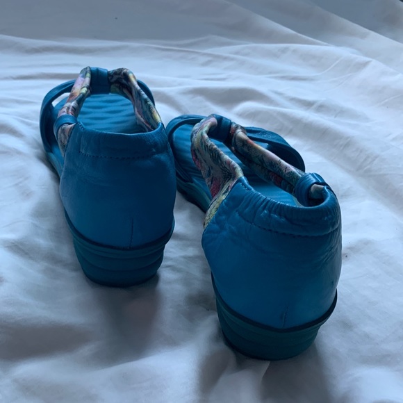 Vintage Floral Leather Sandal Wedge Heels - Picture 2 of 3